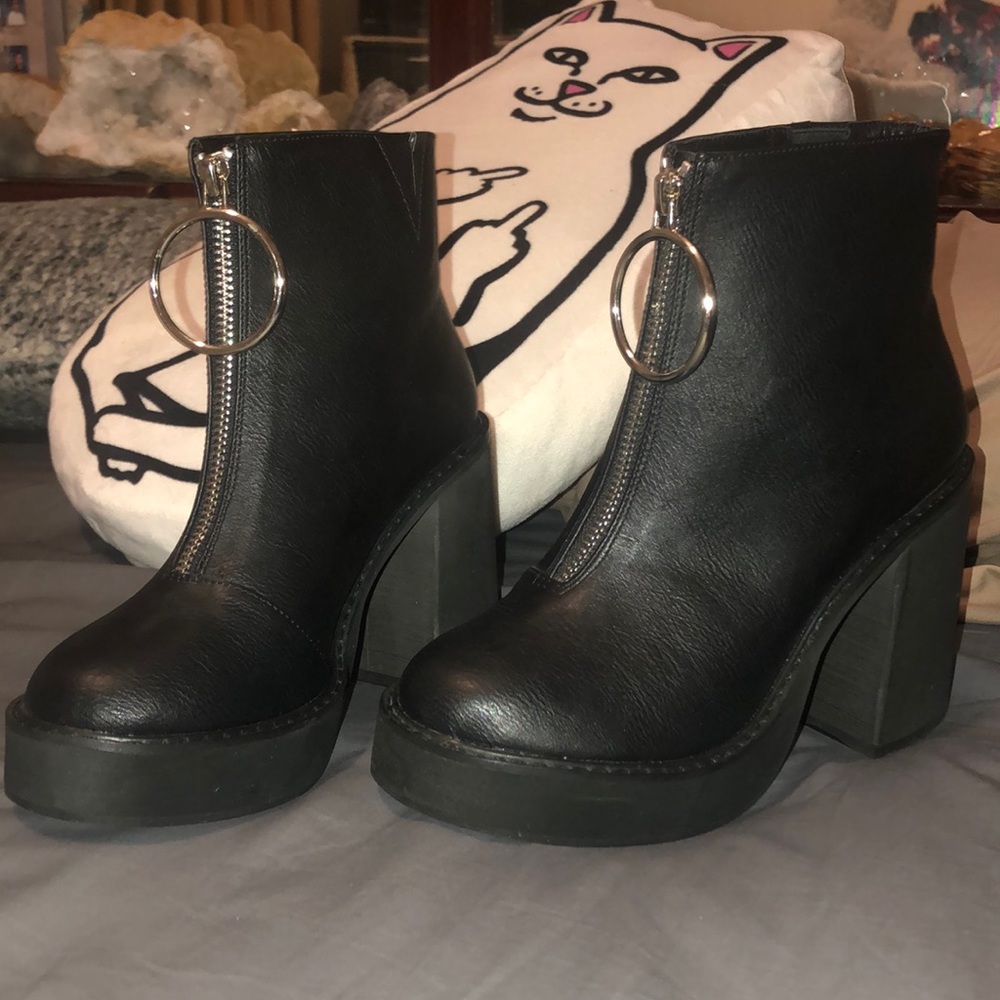 Current mood platform boots 🙃
